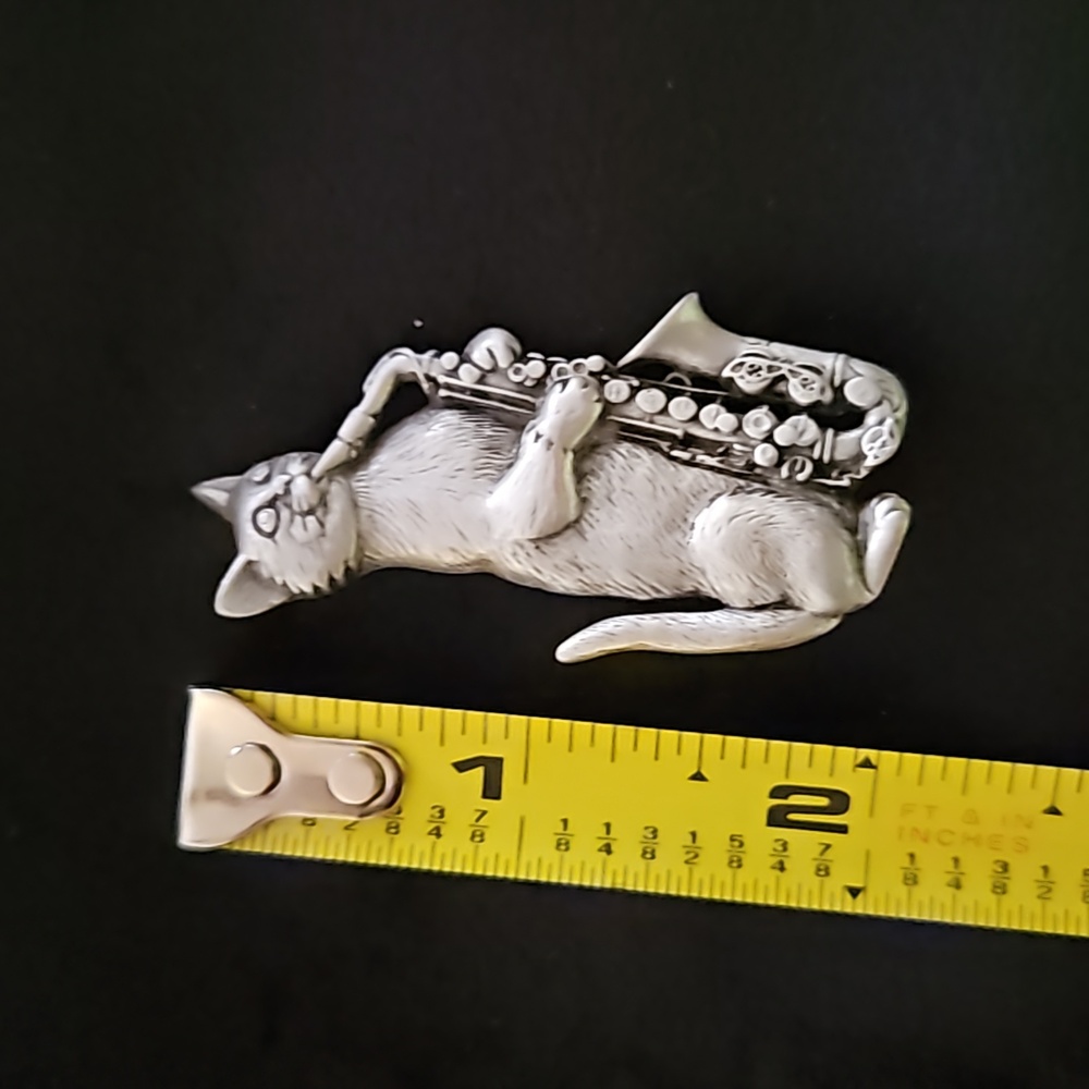 Cat playing Saxophono pewter Brooch pin Jewelry